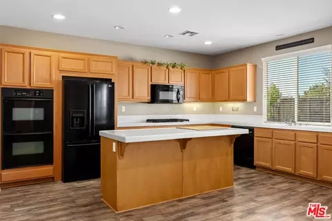 Kitchen - 1061 Boulder Pl, Oceanside, CA 92057 photo 2 of 3