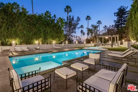 402 Doheny Rd, Beverly Hills, CA 90210
