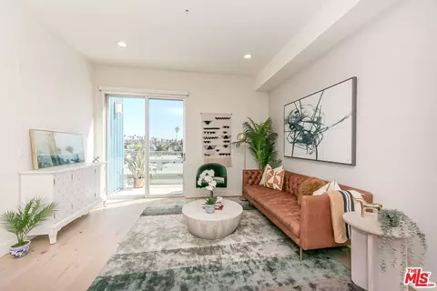 105 S Mariposa Ave #PH9, Los Angeles, CA 90004
