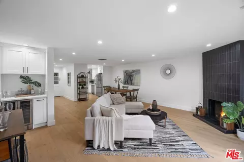 1807 10th St #3, Santa Monica, CA 90404