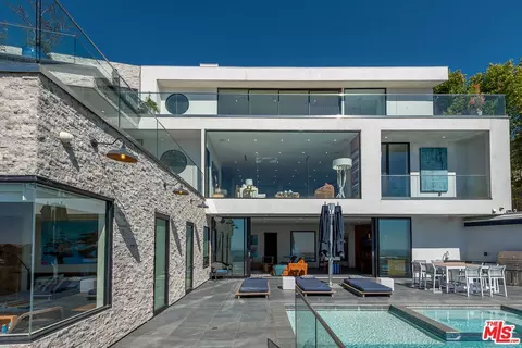 8800 Appian Way, Los Angeles, CA 90046