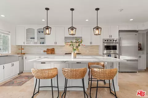 16979 Encino Hills Dr, Encino, CA 91436