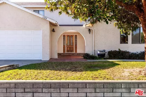 1725 Dejoy St, Santa Maria, CA 93458