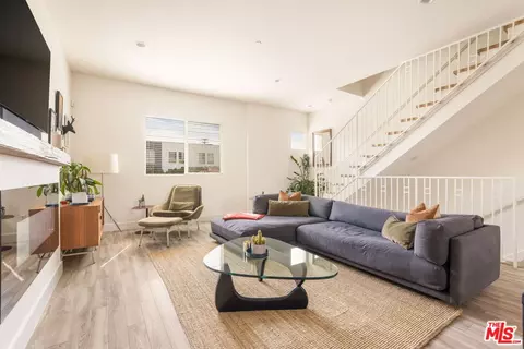 5634 Hazeltine Ave, Van Nuys, CA 91401