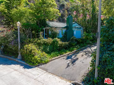 1418 Lindacrest Dr, Beverly Hills, CA 90210