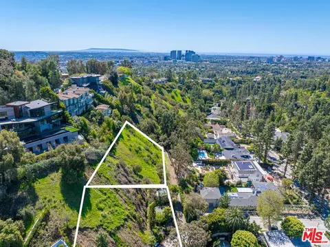 1418 Lindacrest Dr, Beverly Hills, CA 90210