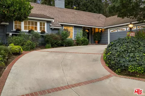 3920 Stone Canyon Ave, Sherman Oaks, CA 91403