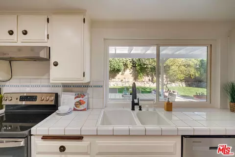 2332 N Justin Ave, Simi Valley, CA 93065 photo 13