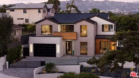 2950 Club Dr, Los Angeles, CA 90064