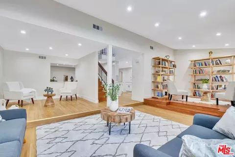 10210 Larwin Ave #2, Chatsworth, CA 91311