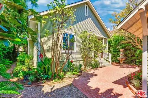 866 N Doheny Dr, West Hollywood, CA 90069