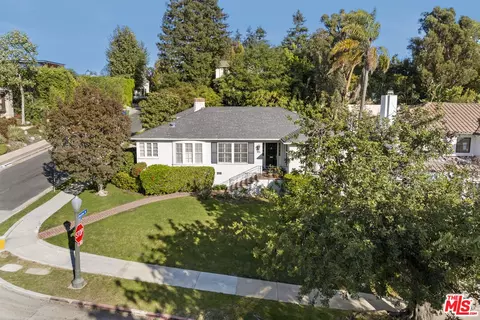 130 S Bentley Ave, Los Angeles, CA 90049