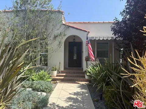 9015 W 24th St, Los Angeles, CA 90034