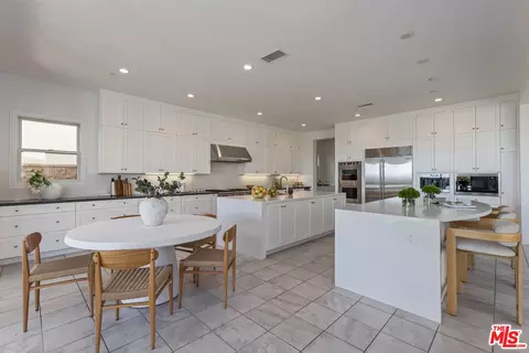 Kitchen - 20162 W Cromwell Way, Porter Ranch, CA 91326 photo 3 of 5