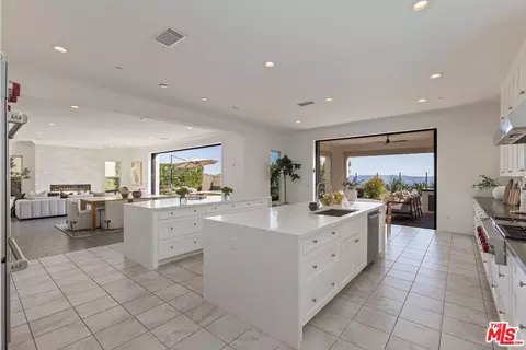 Kitchen - 20162 W Cromwell Way, Porter Ranch, CA 91326 photo 4 of 5