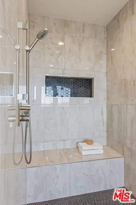 Bath - 20162 W Cromwell Way, Porter Ranch, CA 91326 photo 5 of 8