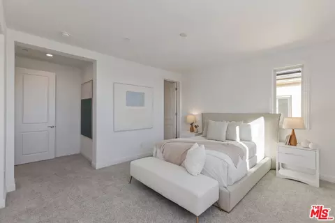 Bedroom - 20162 W Cromwell Way, Porter Ranch, CA 91326 photo 4 of 9