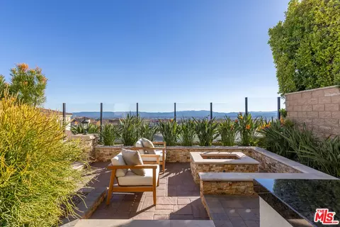 Exterior - 20162 W Cromwell Way, Porter Ranch, CA 91326 photo 5 of 12