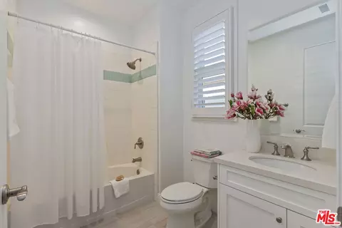 Bath - 20162 W Cromwell Way, Porter Ranch, CA 91326 photo 7 of 8