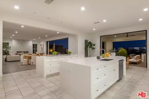 Kitchen - 20162 W Cromwell Way, Porter Ranch, CA 91326 photo 5 of 5