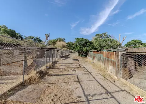 Exterior - 34270 Cheseboro Rd, Palmdale, CA 93552 photo 6 of 11