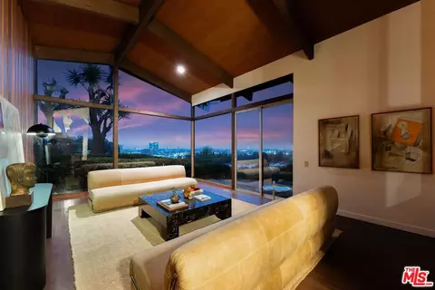 5961 Wrightcrest Dr, Culver City, CA 90232