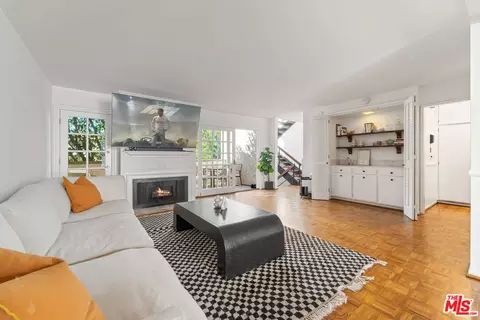 5327 Coldwater Canyon Ave #D, Sherman Oaks, CA 91401