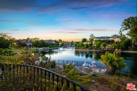 10061 Valley Spring Ln, Toluca Lake, CA 91602