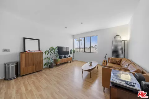533 S St Andrews Pl #420, Los Angeles, CA 90020