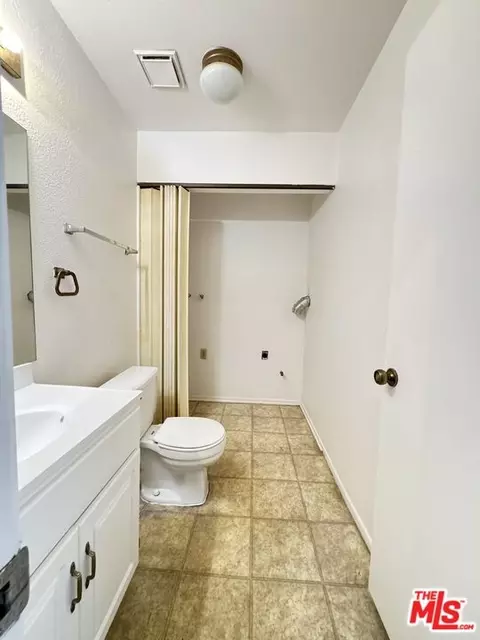 Bath - 157 S Wilmington Ave #L, Compton, CA 90220 photo 1 of 3