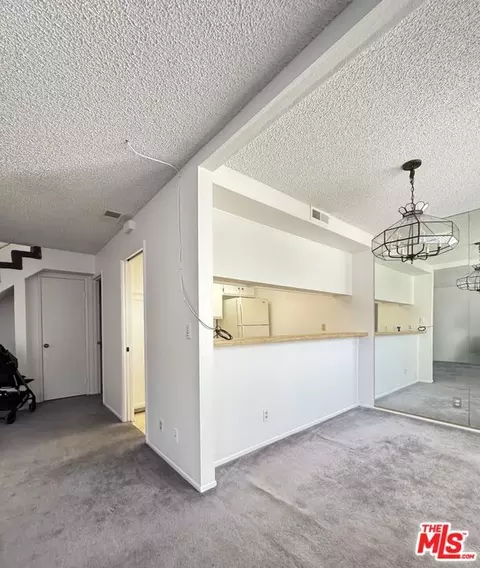 Entry Way - 157 S Wilmington Ave #L, Compton, CA 90220 photo 2 of 4