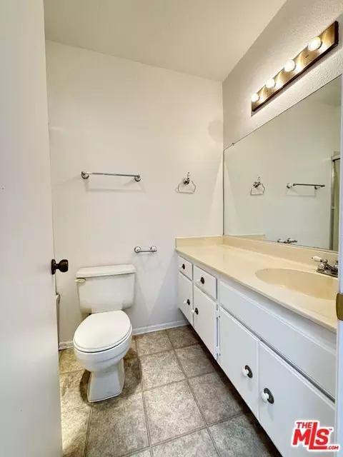 Bath - 157 S Wilmington Ave #L, Compton, CA 90220 photo 3 of 3