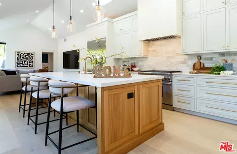 Kitchen - 968 Palm Ter, Pasadena, CA 91104 photo 1 of 6