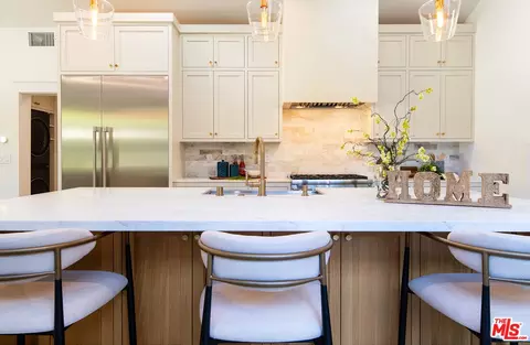 Kitchen - 968 Palm Ter, Pasadena, CA 91104 photo 5 of 6