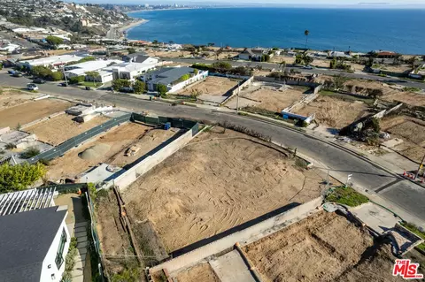 18441 Kingsport Dr, Malibu, CA 90265