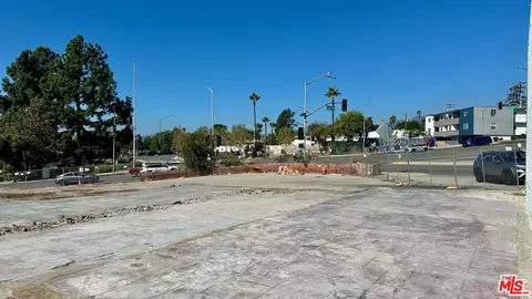 912 E Altadena Dr, Altadena, CA 91001 photo 3