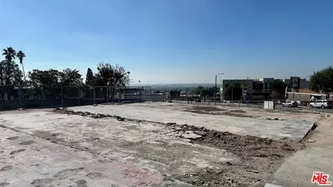 912 E Altadena Dr, Altadena, CA 91001