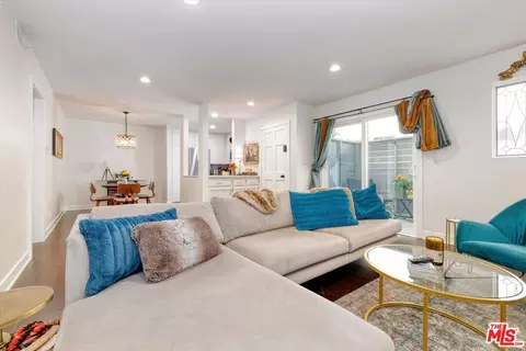 12416 Moorpark St #A, Studio City, CA 91604