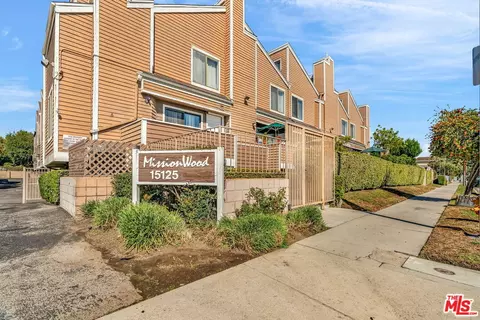 15125 Nordhoff St #20, North Hills, CA 91343