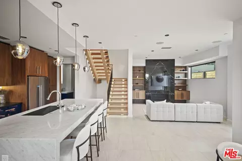 212 Bay St #101, Santa Monica, CA 90405