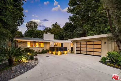 3376 Mandeville Canyon Rd, Los Angeles, CA 90049