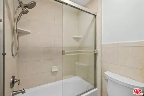 Bath - 1517 E Garfield Ave #23, Glendale, CA 91205 photo 2 of 2