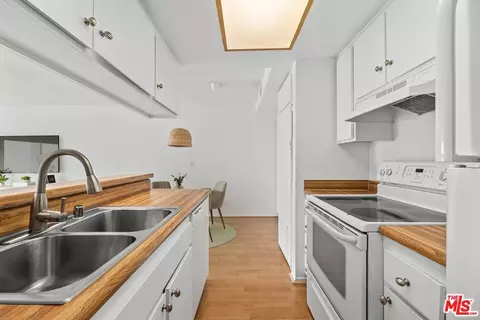 Kitchen - 1517 E Garfield Ave #23, Glendale, CA 91205 photo 1 of 1