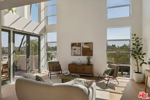 3345 Rowena Ave, Los Angeles, CA 90027