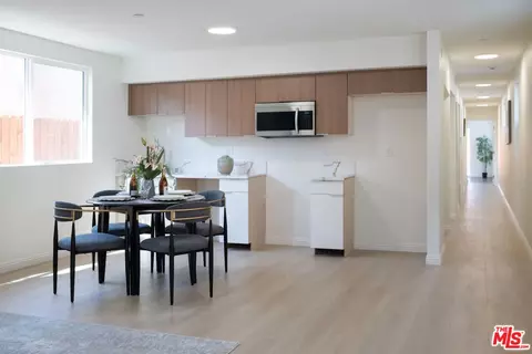 1673 E 111th St, Los Angeles, CA 90059
