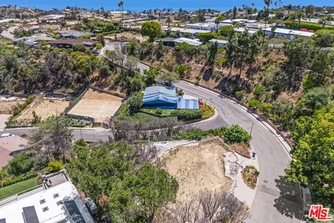 1052 Tellem Dr, Pacific Palisades, CA 90272