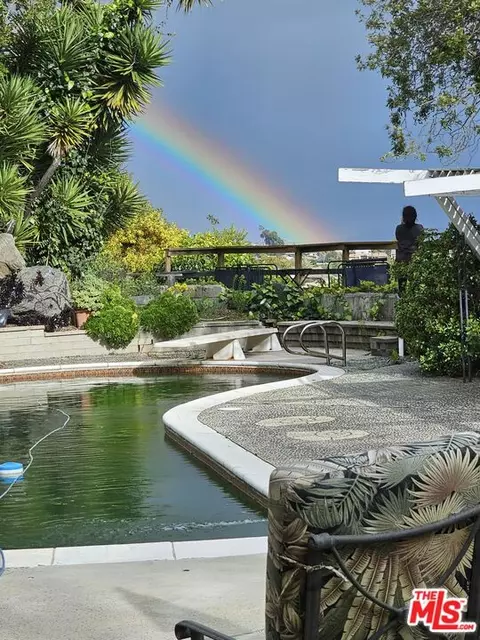 1052 Tellem Dr, Pacific Palisades, CA 90272