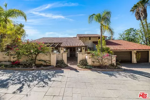 1382 Edgehill Pl, Pasadena, CA 91103