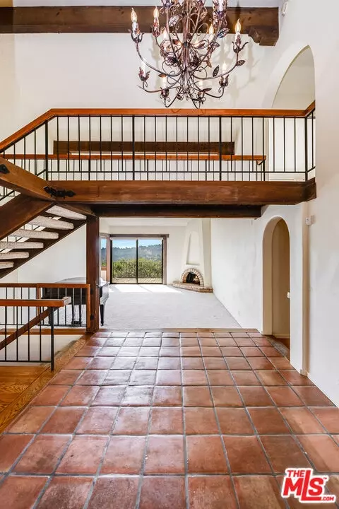 Entry Way - 1382 Edgehill Pl, Pasadena, CA 91103 photo 1 of 3