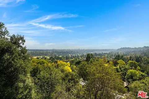 View/Area - 1382 Edgehill Pl, Pasadena, CA 91103 photo 1 of 2